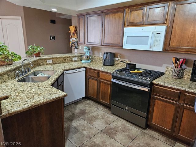 6901 Cobre Azul Avenue 102, Las Vegas, NV 89108