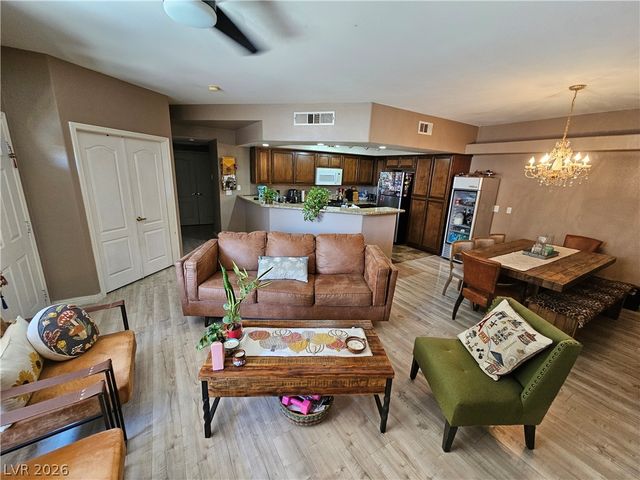 6901 Cobre Azul Avenue 102, Las Vegas, NV 89108