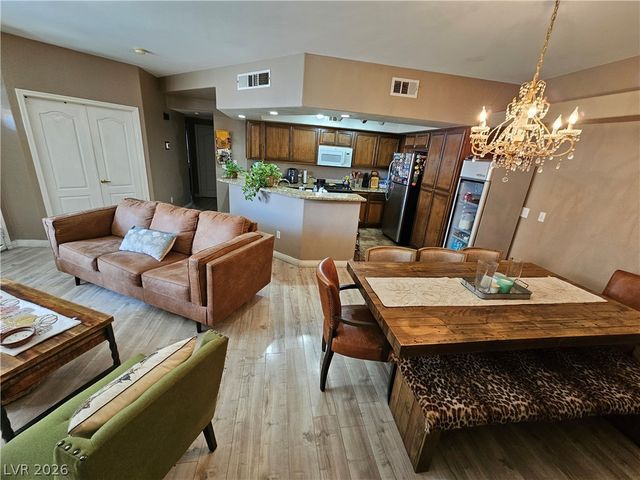 6901 Cobre Azul Avenue 102, Las Vegas, NV 89108
