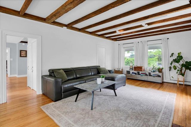 1721 Dorset Street, South Burlington, VT 05403