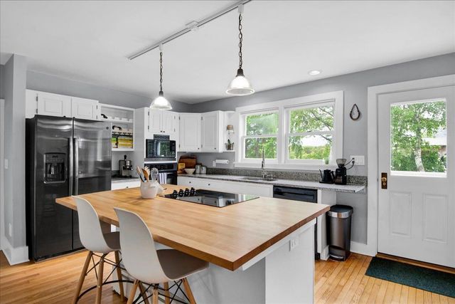 1721 Dorset Street, South Burlington, VT 05403