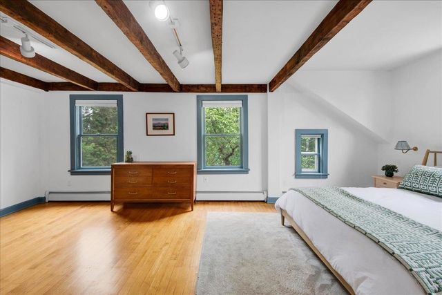 1721 Dorset Street, South Burlington, VT 05403