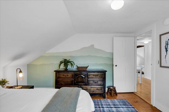 1721 Dorset Street, South Burlington, VT 05403