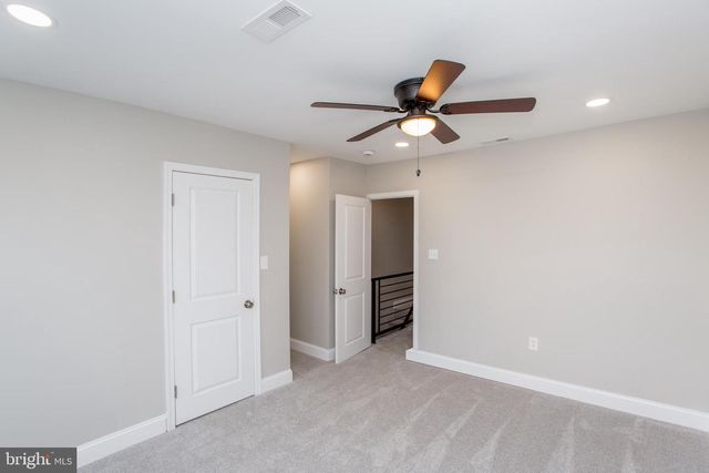 5747 HADDINGTON LN, Philadelphia, PA 19131