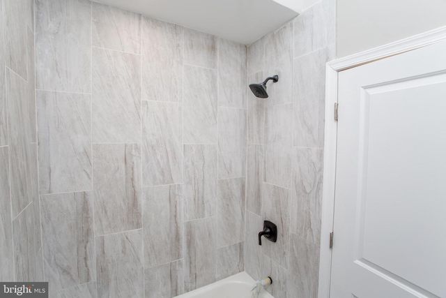 5747 HADDINGTON LN, Philadelphia, PA 19131