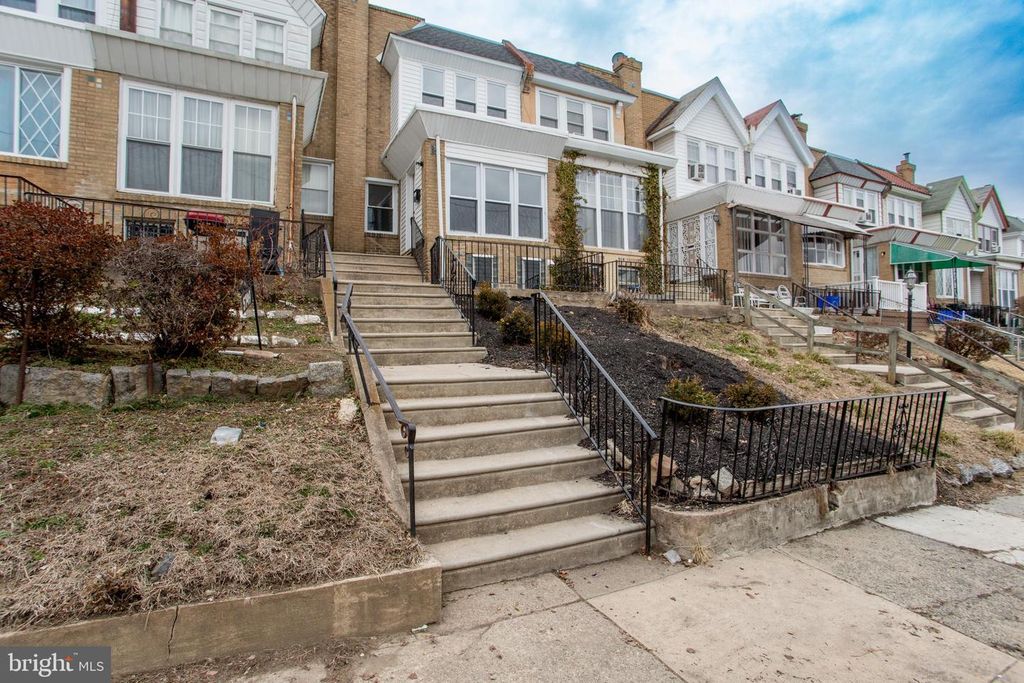 5747 HADDINGTON LN, Philadelphia, PA 19131