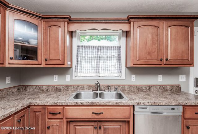 107 Nashville Dr, Coxs Creek, KY 40013
