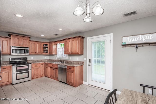 107 Nashville Dr, Coxs Creek, KY 40013