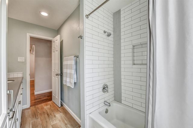 15335 Wandering Trail, Friendswood, TX 77546