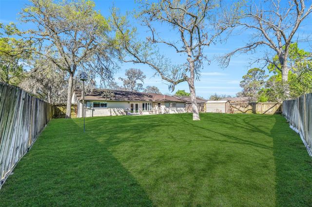 15335 Wandering Trail, Friendswood, TX 77546