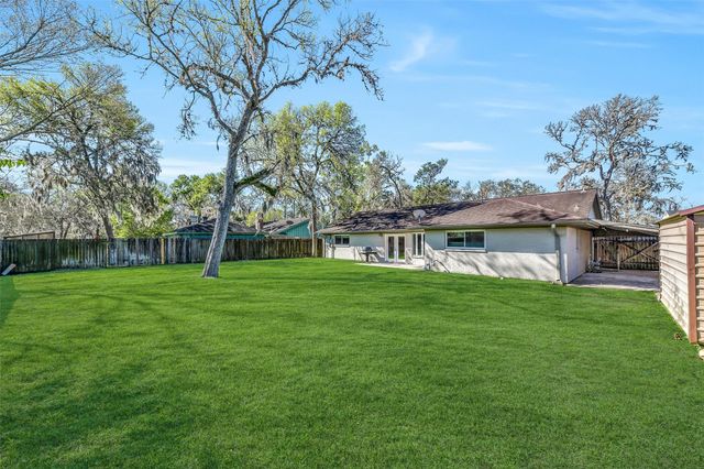 15335 Wandering Trail, Friendswood, TX 77546