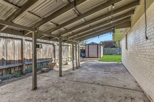 15335 Wandering Trail, Friendswood, TX 77546