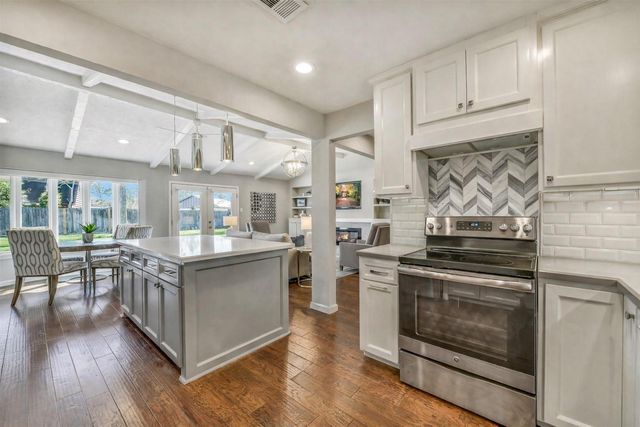 15335 Wandering Trail, Friendswood, TX 77546