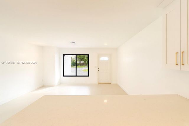 4671 SW 43rd Ter 2, Dania Beach, FL 33314