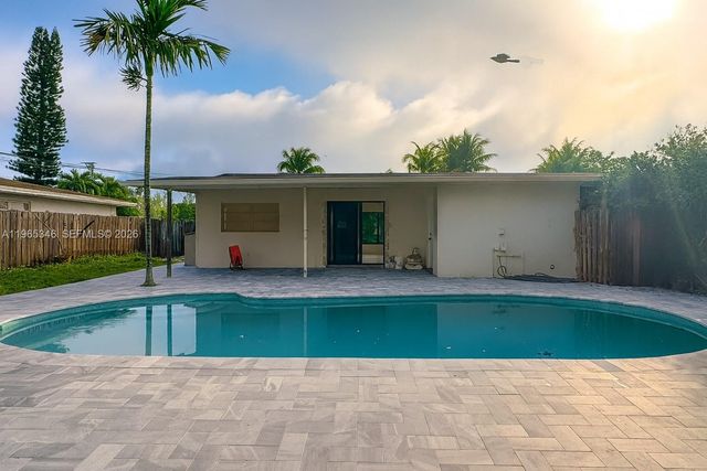 4671 SW 43rd Ter 2, Dania Beach, FL 33314