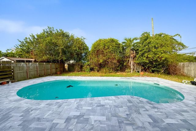 4671 SW 43rd Ter 2, Dania Beach, FL 33314