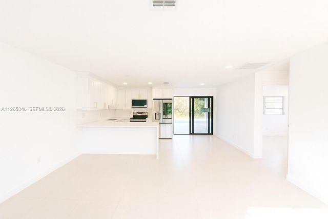 4671 SW 43rd Ter 2, Dania Beach, FL 33314