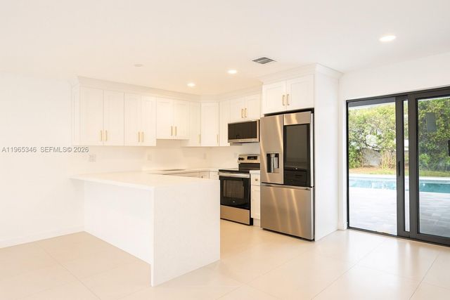 4671 SW 43rd Ter 2, Dania Beach, FL 33314