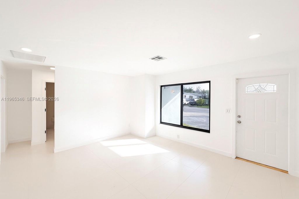 4671 SW 43rd Ter 2, Dania Beach, FL 33314