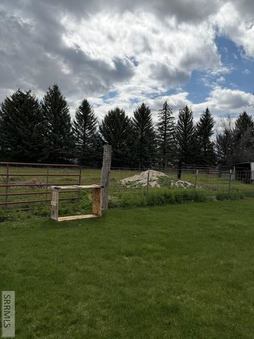 8224 N 5th W, Idaho Falls, ID 83401