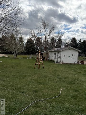8224 N 5th W, Idaho Falls, ID 83401