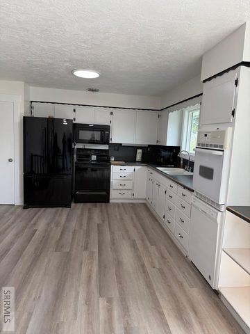 8224 N 5th W, Idaho Falls, ID 83401