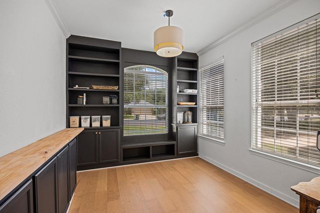 702 Churchill Farms DR, Georgetown, TX 78626