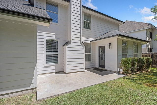 702 Churchill Farms DR, Georgetown, TX 78626