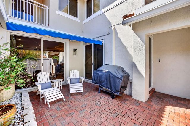 1581 Yellowheart Way, Hollywood, FL 33019