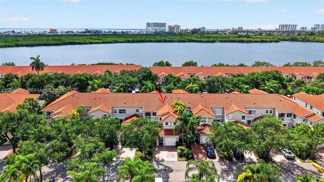 1581 Yellowheart Way, Hollywood, FL 33019