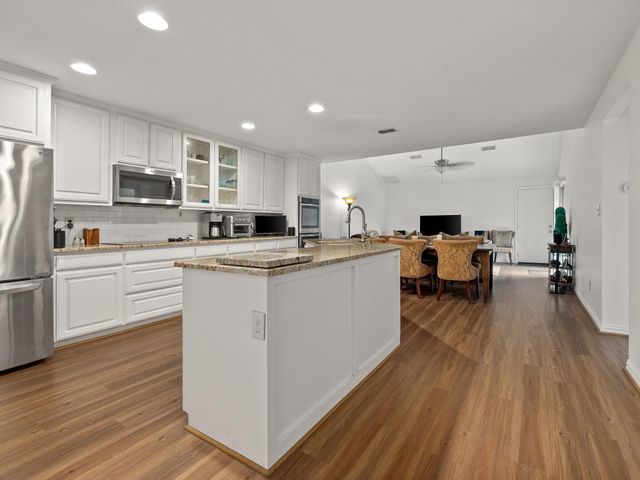 6504 Lago Vista Drive, Benbrook, TX 76132
