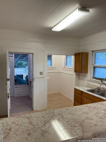 722 E SOUTHCROSS BLVD, San Antonio, TX 78214