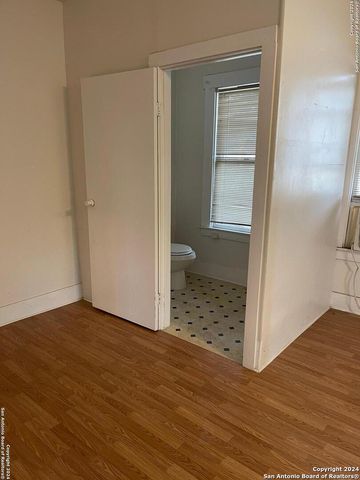 722 E SOUTHCROSS BLVD, San Antonio, TX 78214