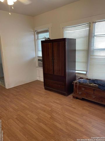 722 E SOUTHCROSS BLVD, San Antonio, TX 78214