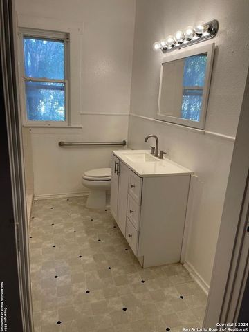 722 E SOUTHCROSS BLVD, San Antonio, TX 78214