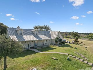 817 Usener Rd, Fredericksburg, TX 78624