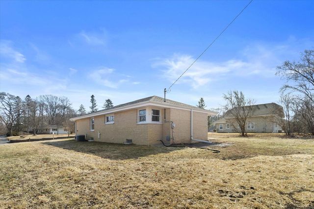 5389 S 51st STREET, Greendale, WI 53129