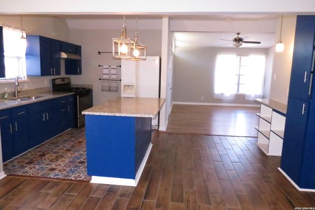 710 Karen Ln, San Antonio, TX 78218