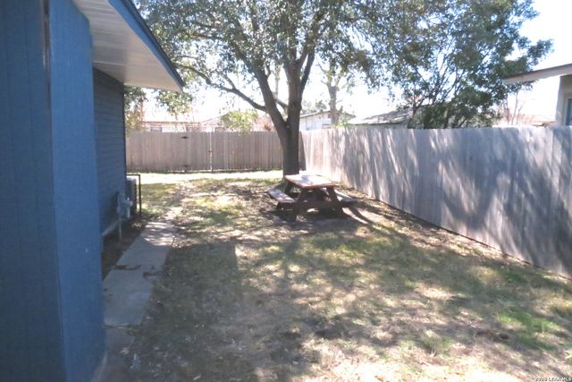 710 Karen Ln, San Antonio, TX 78218