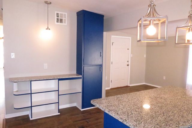 710 Karen Ln, San Antonio, TX 78218