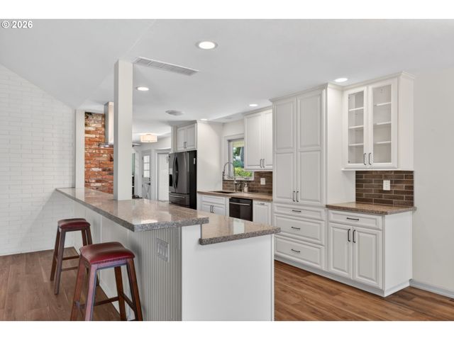 13795 Sw HARGIS Rd, Beaverton, OR 97008