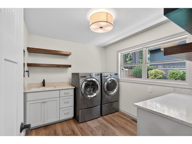 13795 Sw HARGIS Rd, Beaverton, OR 97008