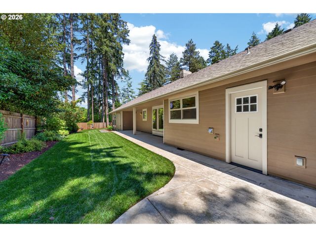 13795 Sw HARGIS Rd, Beaverton, OR 97008