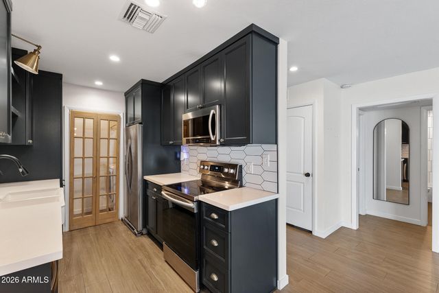 8586 E INDIAN SCHOOL Road F, Scottsdale, AZ 85251
