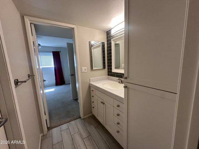 5525 E Thomas Road R8, Phoenix, AZ 85018