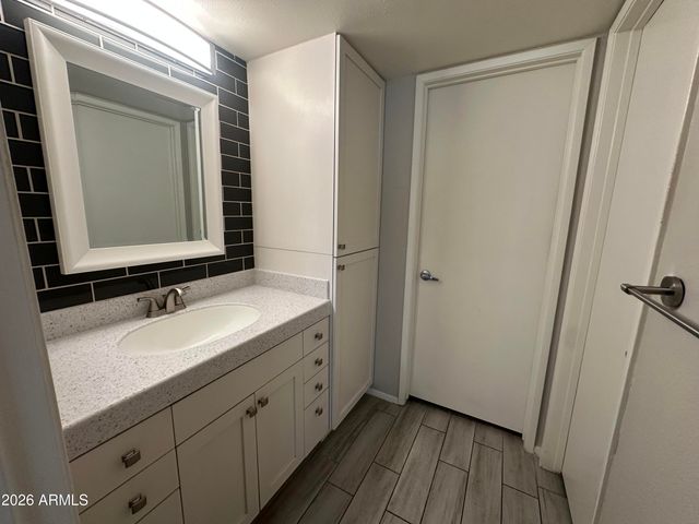 5525 E Thomas Road R8, Phoenix, AZ 85018