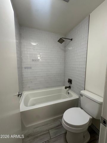 5525 E Thomas Road R8, Phoenix, AZ 85018