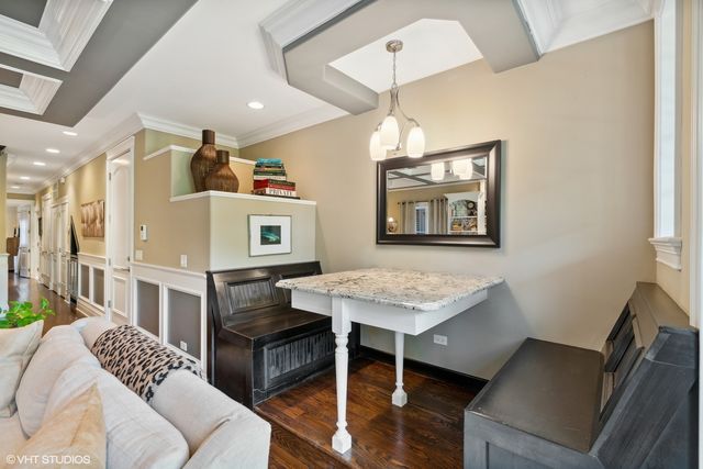 1022 W Diversey Parkway 2, Chicago, IL 60614