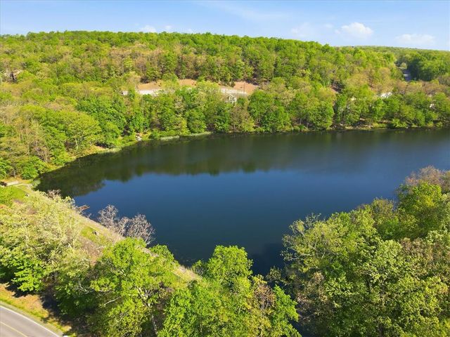 3322 Windermere Drive, Lehman Twp, PA 18324