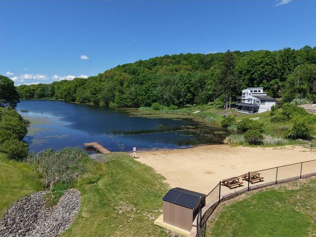 3322 Windermere Drive, Lehman Twp, PA 18324